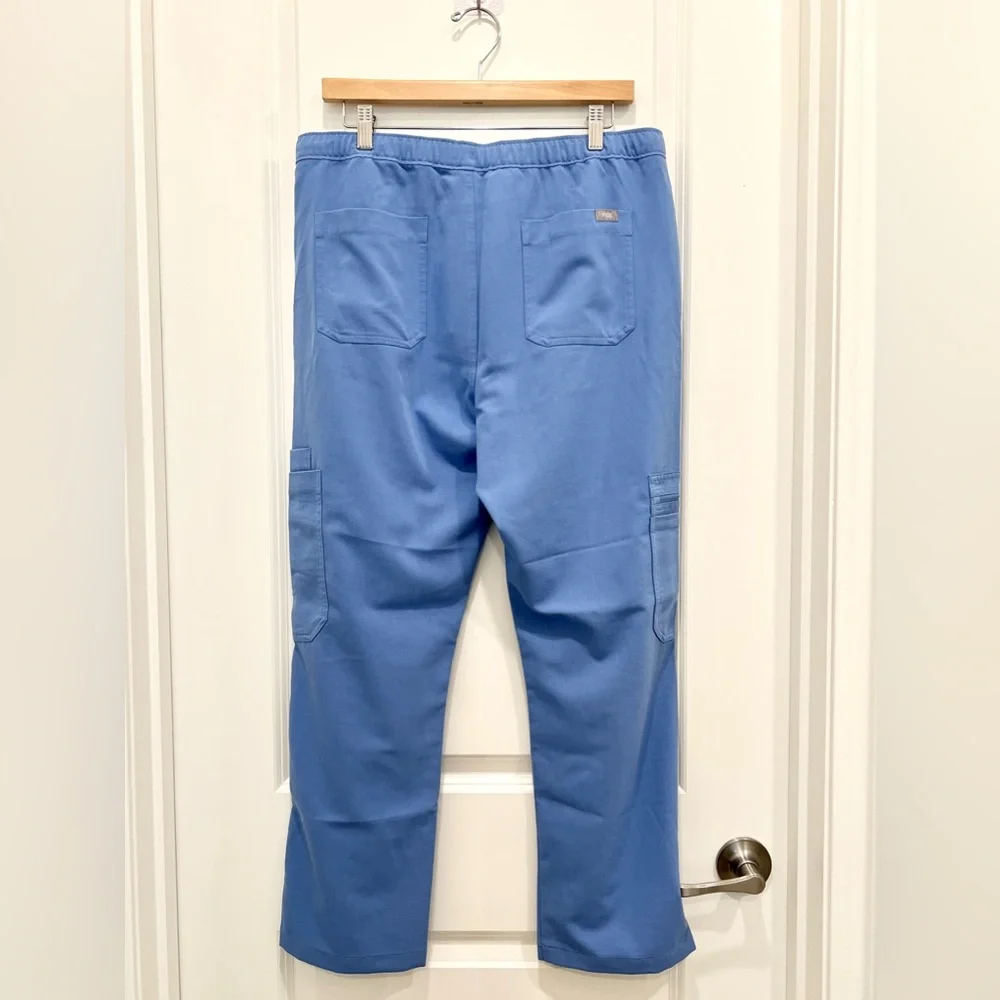 FIGS Men’s Technical Collection Cargo Scrub Pants - Picture 4 of 9